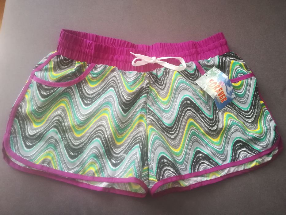 Nowe krótkie spodenki szorty rozm. M/L