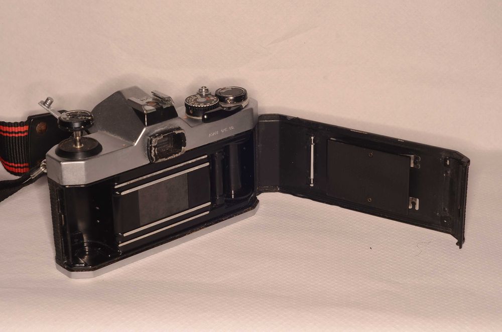 Pentax K1000 + SMC Pentax-M 50 mm f-1,7 - Leia com atenção!