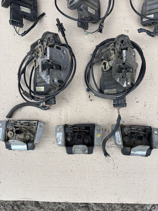 Замок МЛ Мерседес 163 ML Розборка замок дверки двері