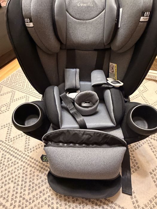 Автокрісло Revolve360 LX