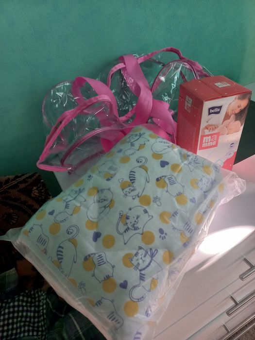 Сумка в пологовий  , одіялко дитяче тепле , вкладиші на груди