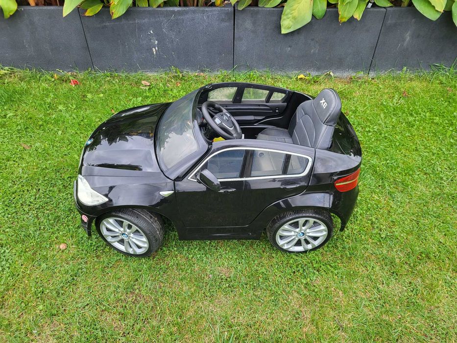 Auto BMW X6 na akumulatory
