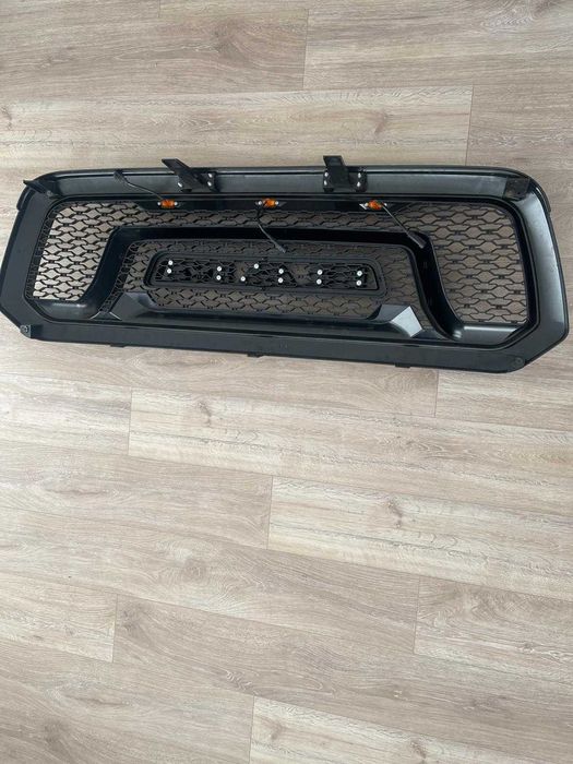 Dodge RAM 1500 r 2013 do 2018 "ala" REBEL  atrapa grill