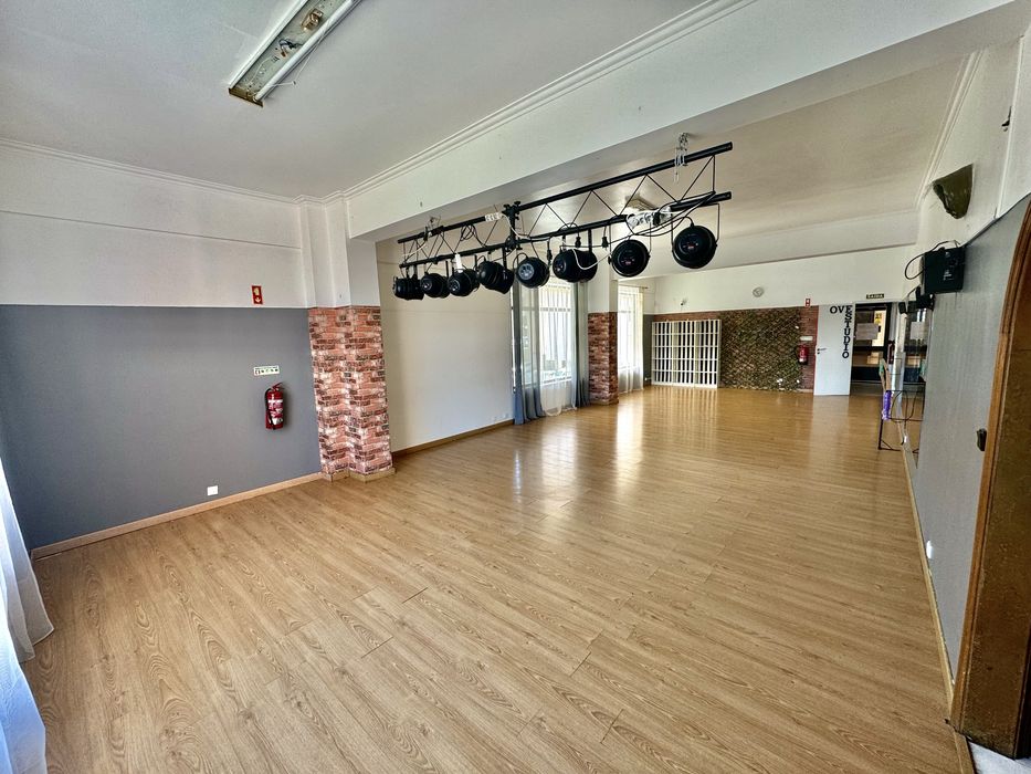 Aluguer sala para festas com Insuflavel e Trampolim