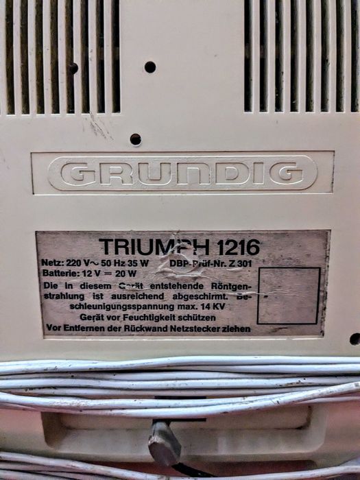 Televisão Vintage Grundig Triumph 1216 Branca - Raro e Colecionador