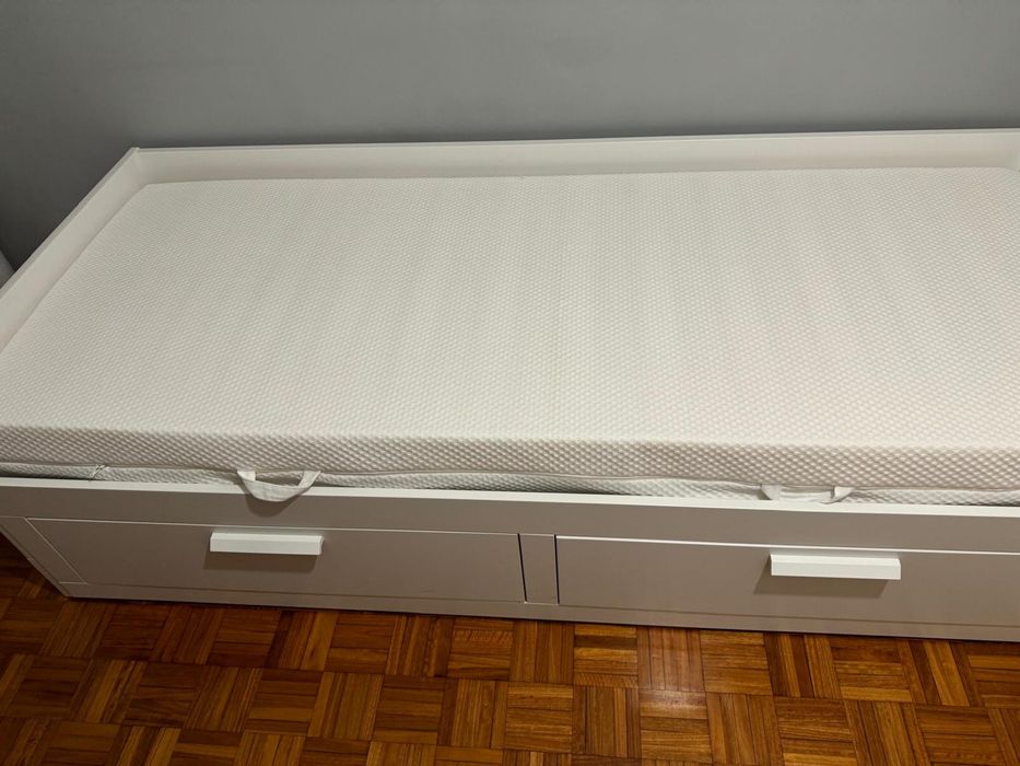Cama como Nova e colchao.