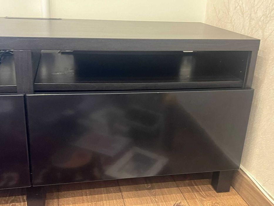 Móvel preto de Tv em bom estado