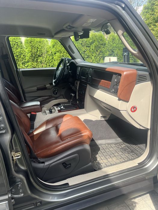 Jeep Commander.