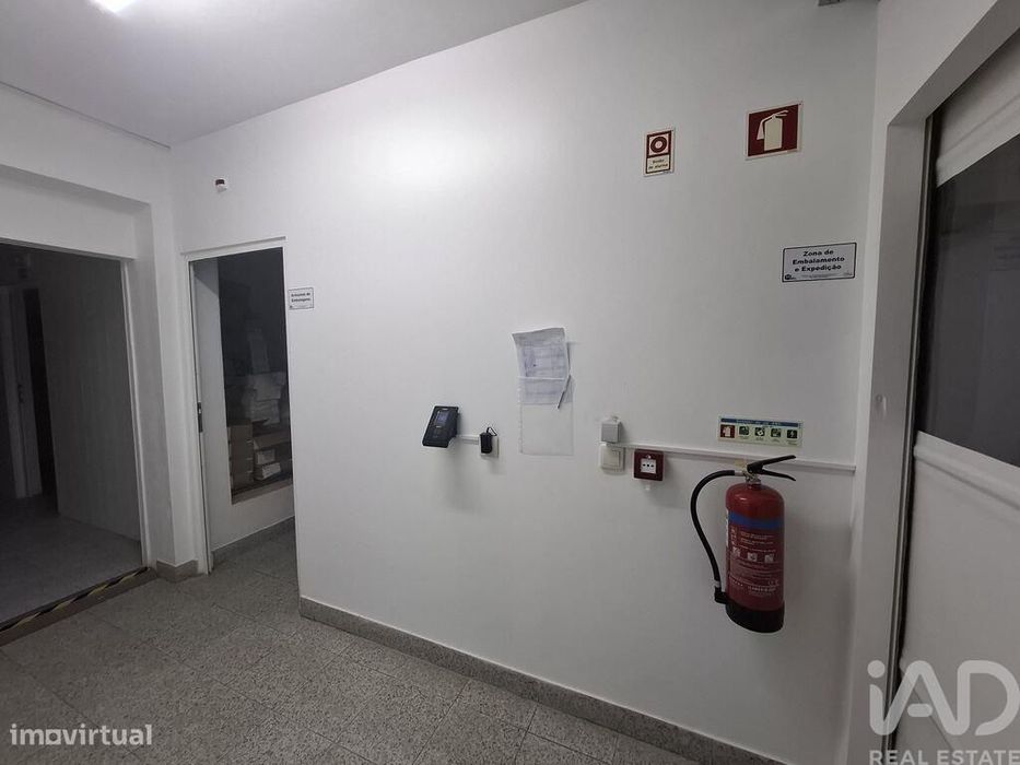 Loja / Estabelecimento Comercial em Vila Real de 300,00 m2