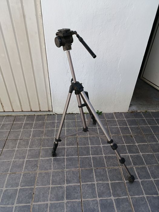 Tripé vanguard VT 550  para máquina fotográfica