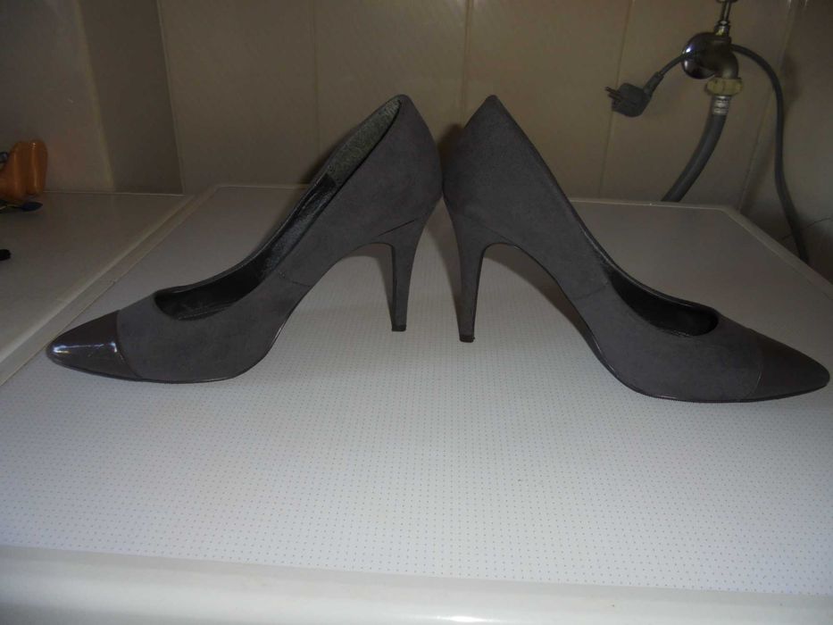 sapatos de mulher cor cinza