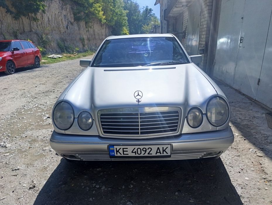 Мерседес w210 e 430 1999, m113, 4.3. Газ/бензин.