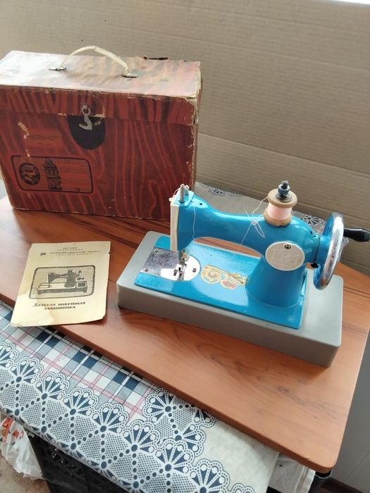 Детская швейная машинка МЗИ "Прогресс". 1970 г.