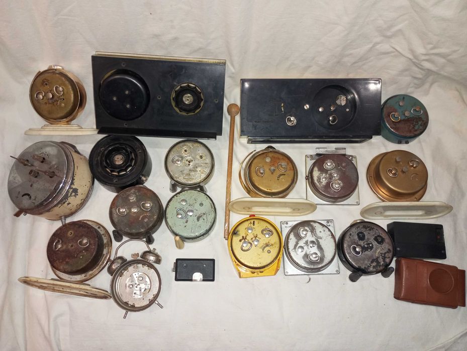 Часы будильник механические настольные советские ссср на запчасти