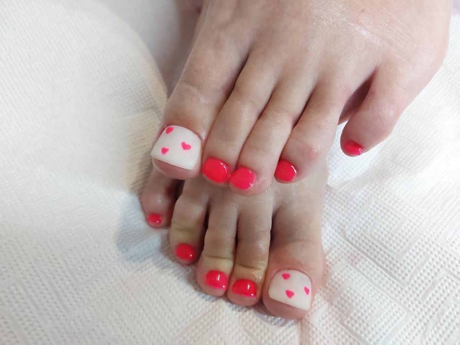 Paznokcie manicure hybrydowy / laminacji brwi  i rzęs