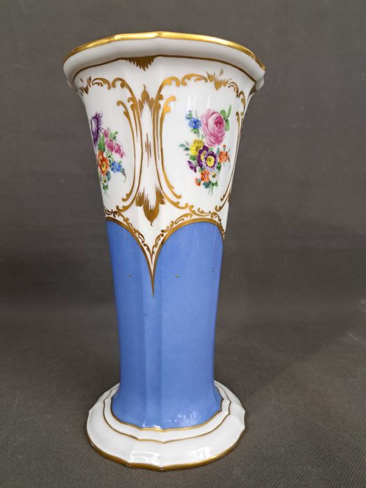 Wazon porcelanowy Furstenberg, złocony wys. 24,5 cm