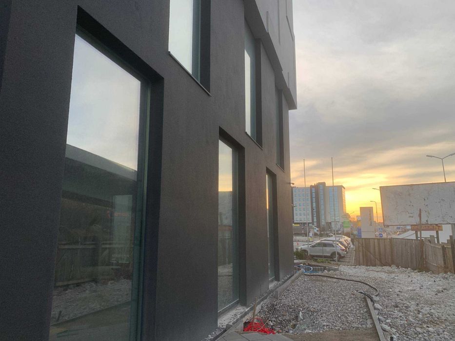 Продаж Фасадного приміщення в торгово-офісному центрі