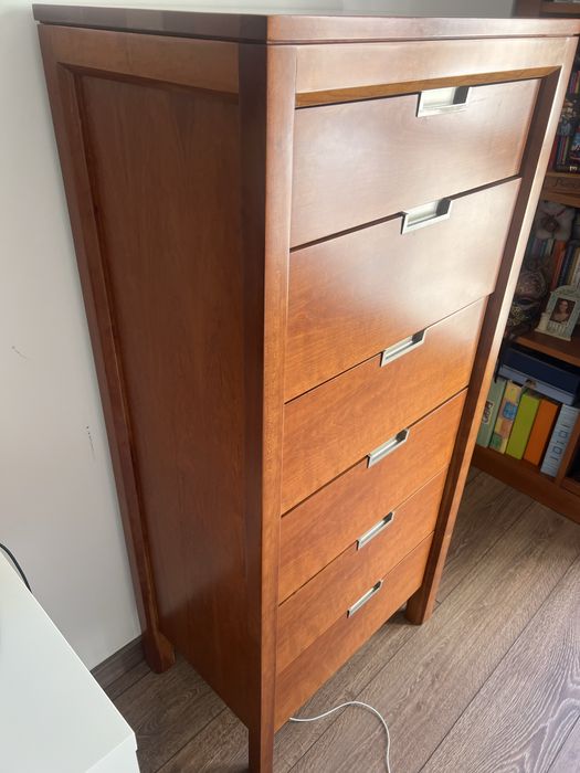 Movel de Madeira com 6 gavetas , com muita arrumacao