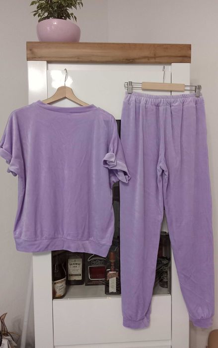 Dres z weluru bluza w serk z długimi spodniami , kolor lila.