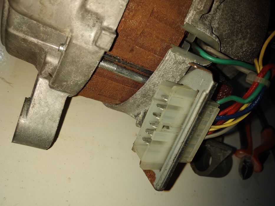 Продам стиральную машину Candy CSBL 75по запчастям!