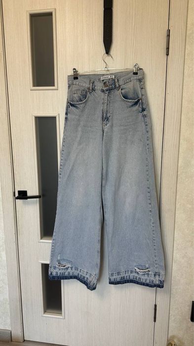 Продам джинсы.В отличном состоянии.Размер 34