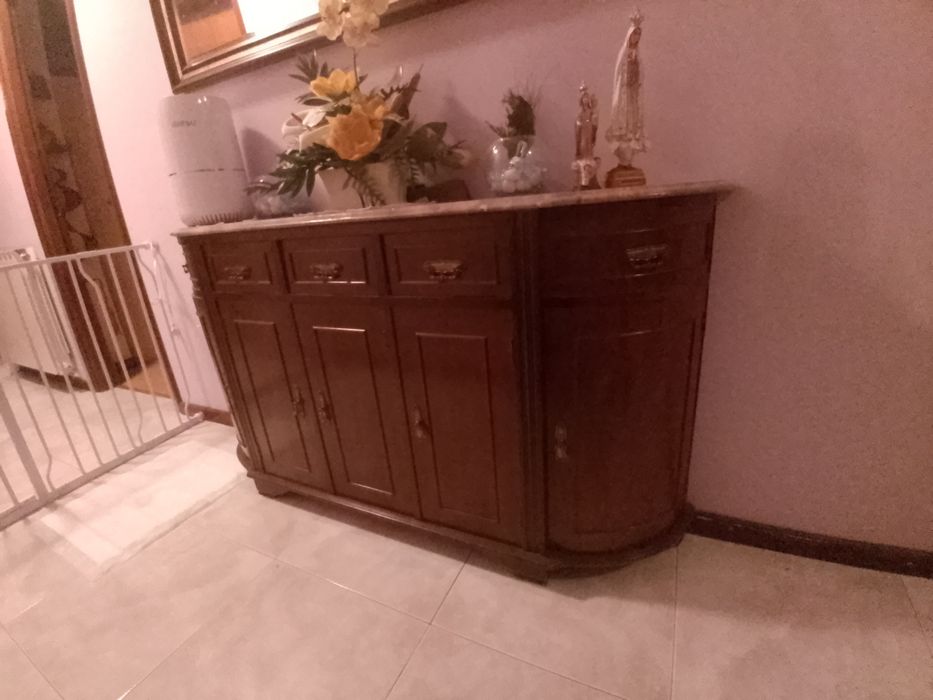 Sapateira usada em bom estado.