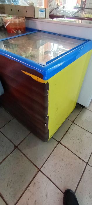 Продам холодильну витрину