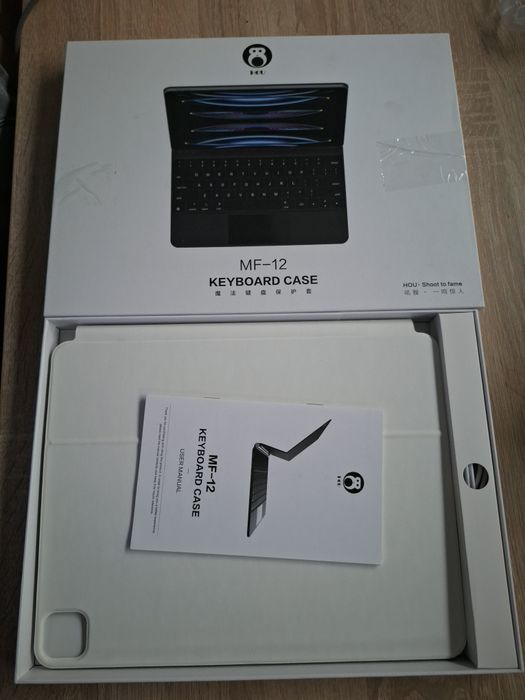 Białe etui z klawiaturą do Apple Ipad Pro 11 12,9 cali .