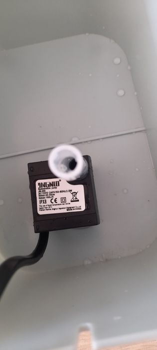 Fonte de água para gatos