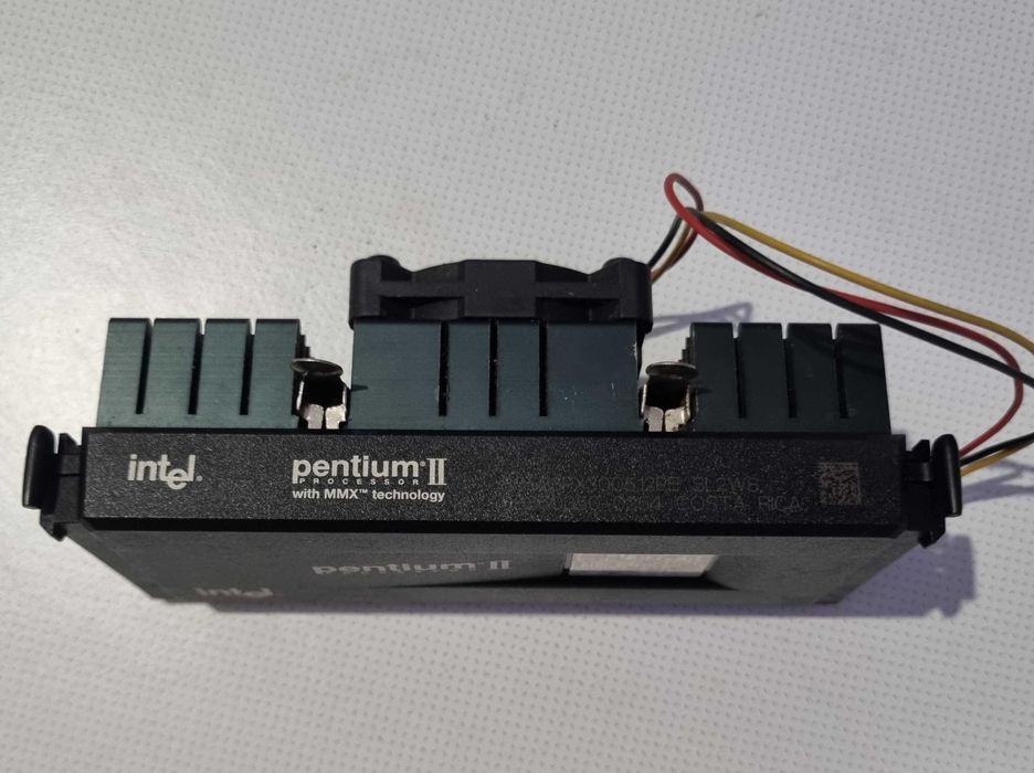 Intel Pentium II MMX Processor – 1994/9664586483114114120