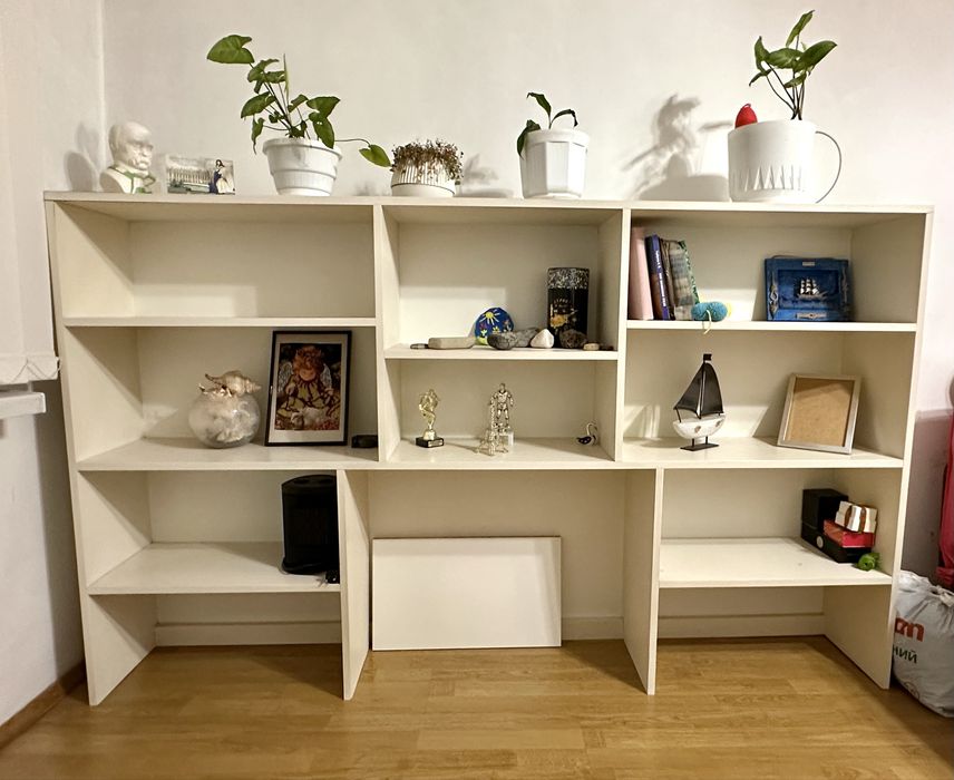 Стелаж з поличками