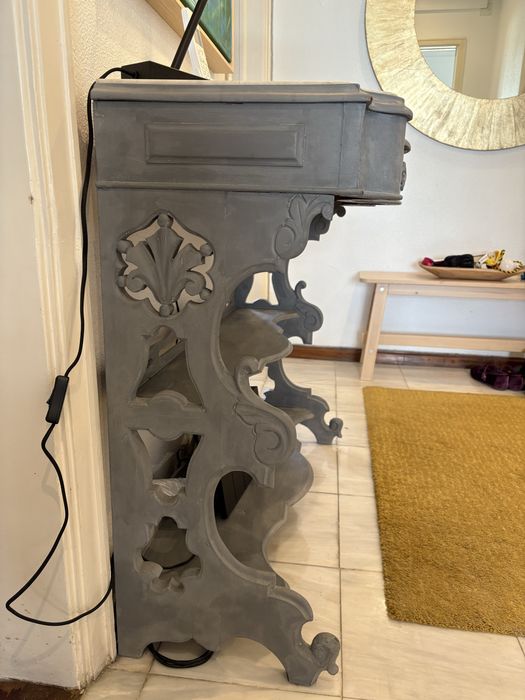 Consola de madeira pintada