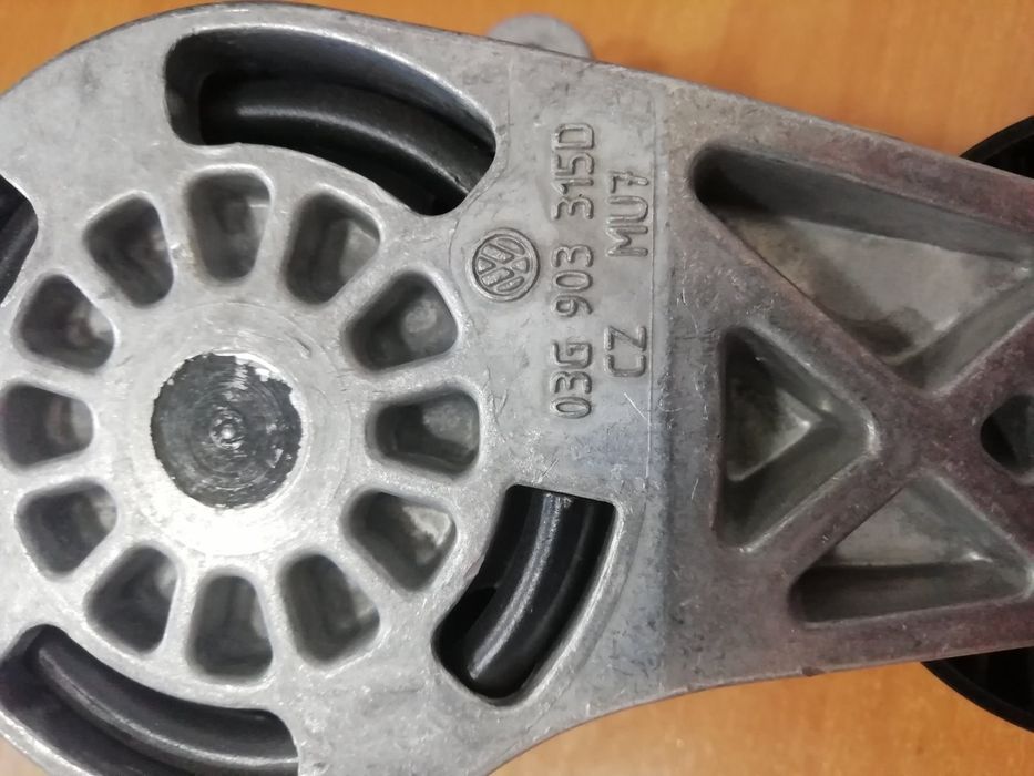 Натяжний ролик ременя генератора