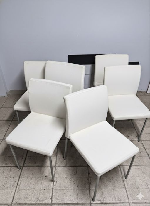 Mesa de sala com cadeiras