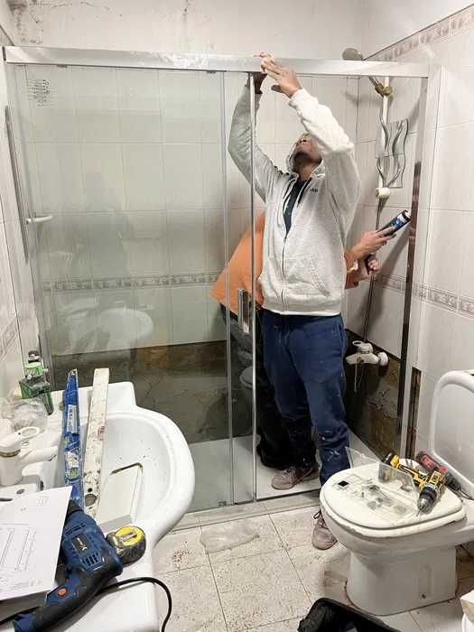 Ladrilhos e Azulejos, Casas de Banho e Cozinha...