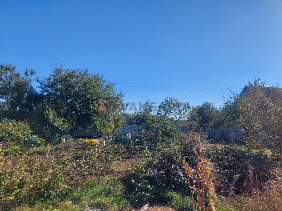 Продається приватизована земельна ділянка із фундаментом для будинку