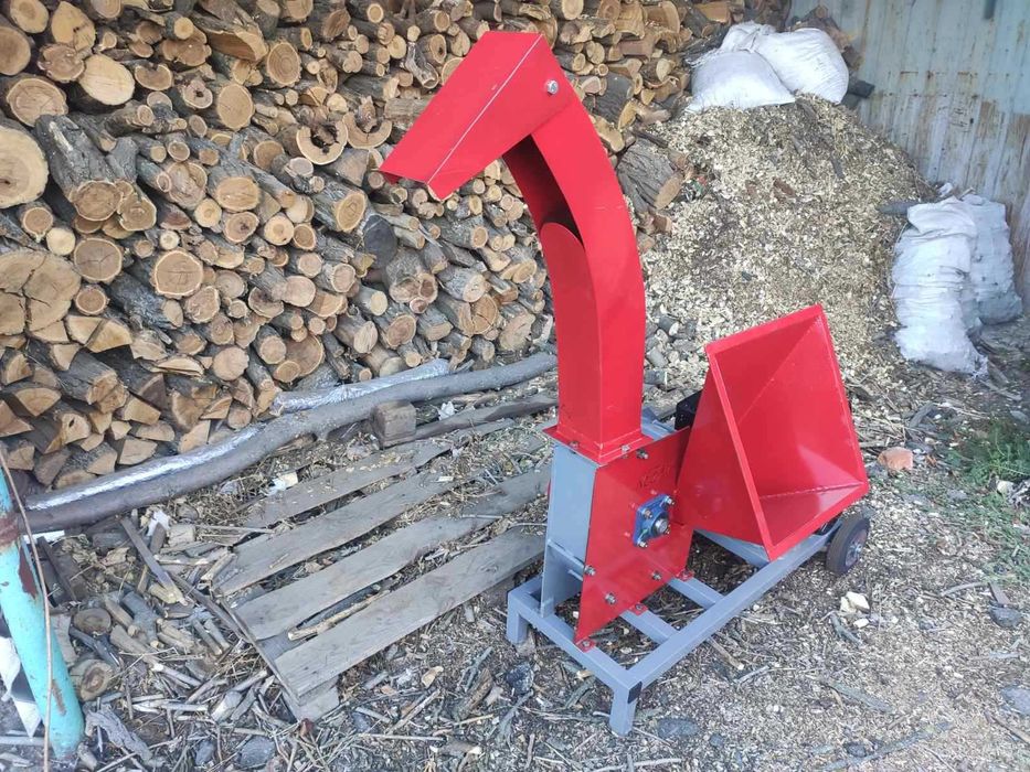 Подрібнювачь гілок на прицеп для авто щепоріз дрова щепа измельчитель