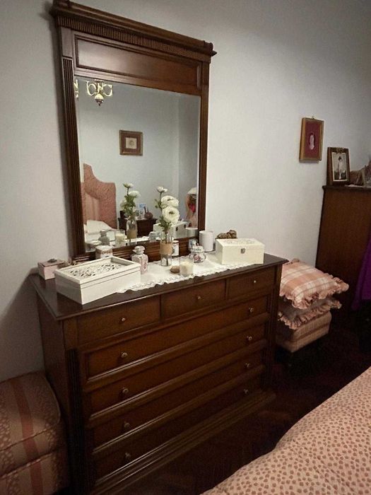 Cómoda em cerejeira com 7 gavetas e espelho