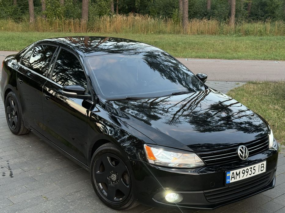 Volkswaggen Jetta 2013 газ-бензин