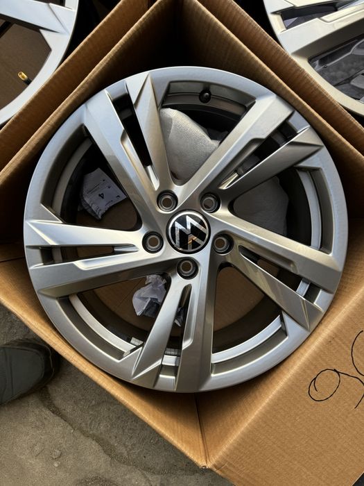Felgi 17 cali VW T-roc 2GA Golf 6 7 8 oryginał jak NOWA