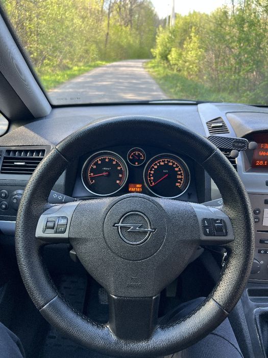 Продам Opel Zafira B