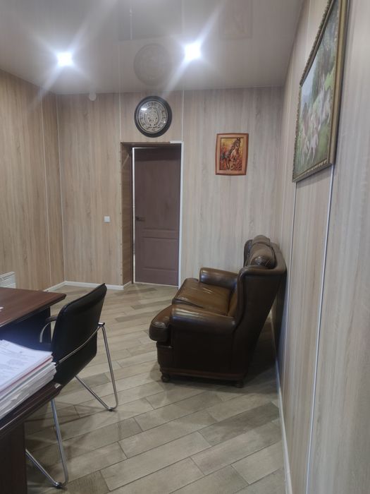 Продам 2к квартиру-офис в кирпичном доме,закрытый двор,Центральный рын