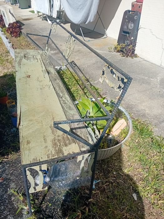 Mesa+bancos de jardim