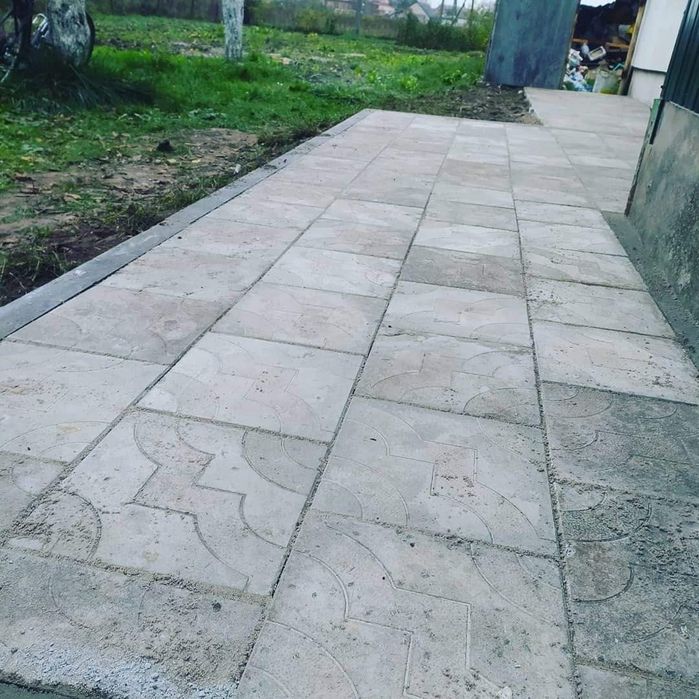 Професійне вкладання бруківки.