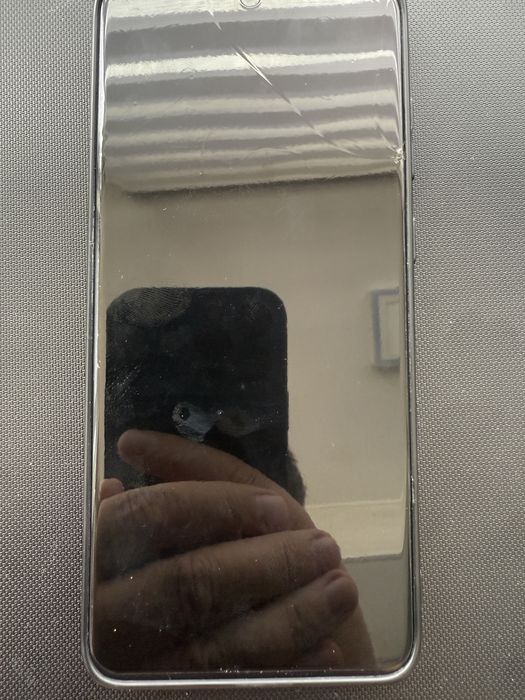 Продам телефон Самсунг S20 плюс