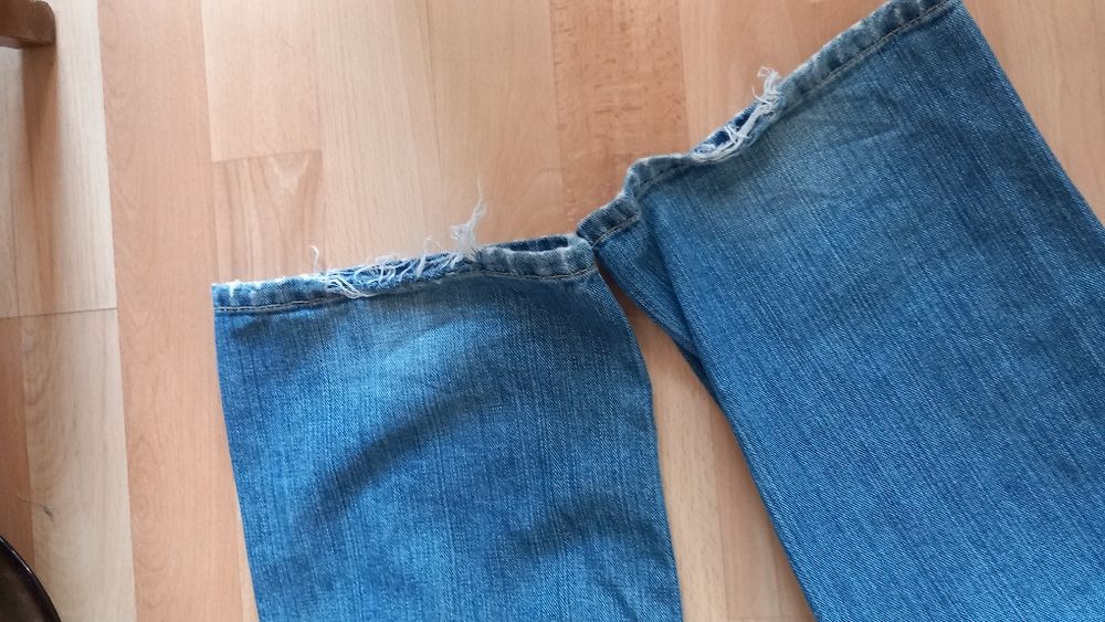 Hilfiger Denim r L dół nogawek lekko poszarpany