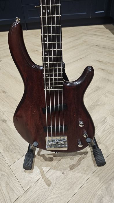Gitara basowa CORT action V