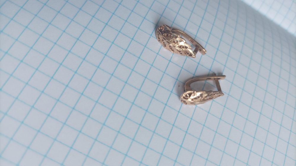 Сережки золоті.продам.