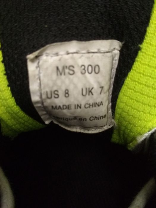 Продам  кожаные кроссовки .