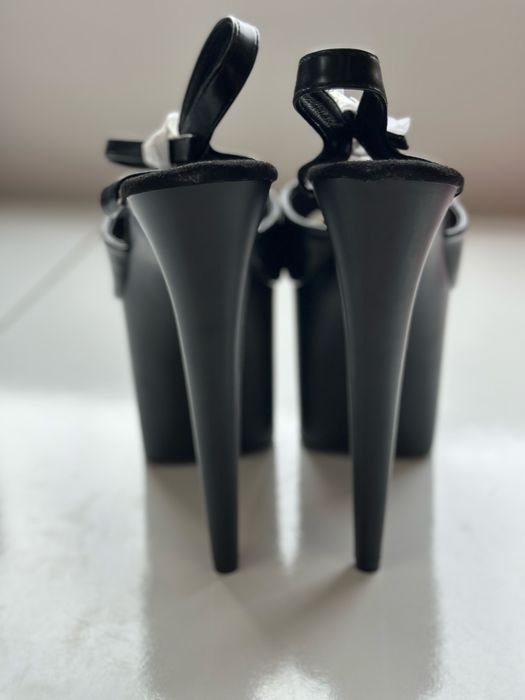 Sandálias de Salto Alto Plataforma  – Pretas, 44